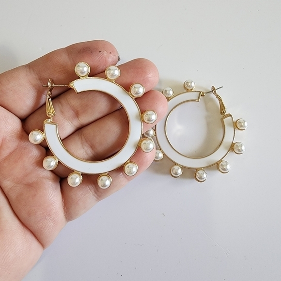 NEW Pearl White Gold Enamel Hoop Earrings - Picture 8 of 8